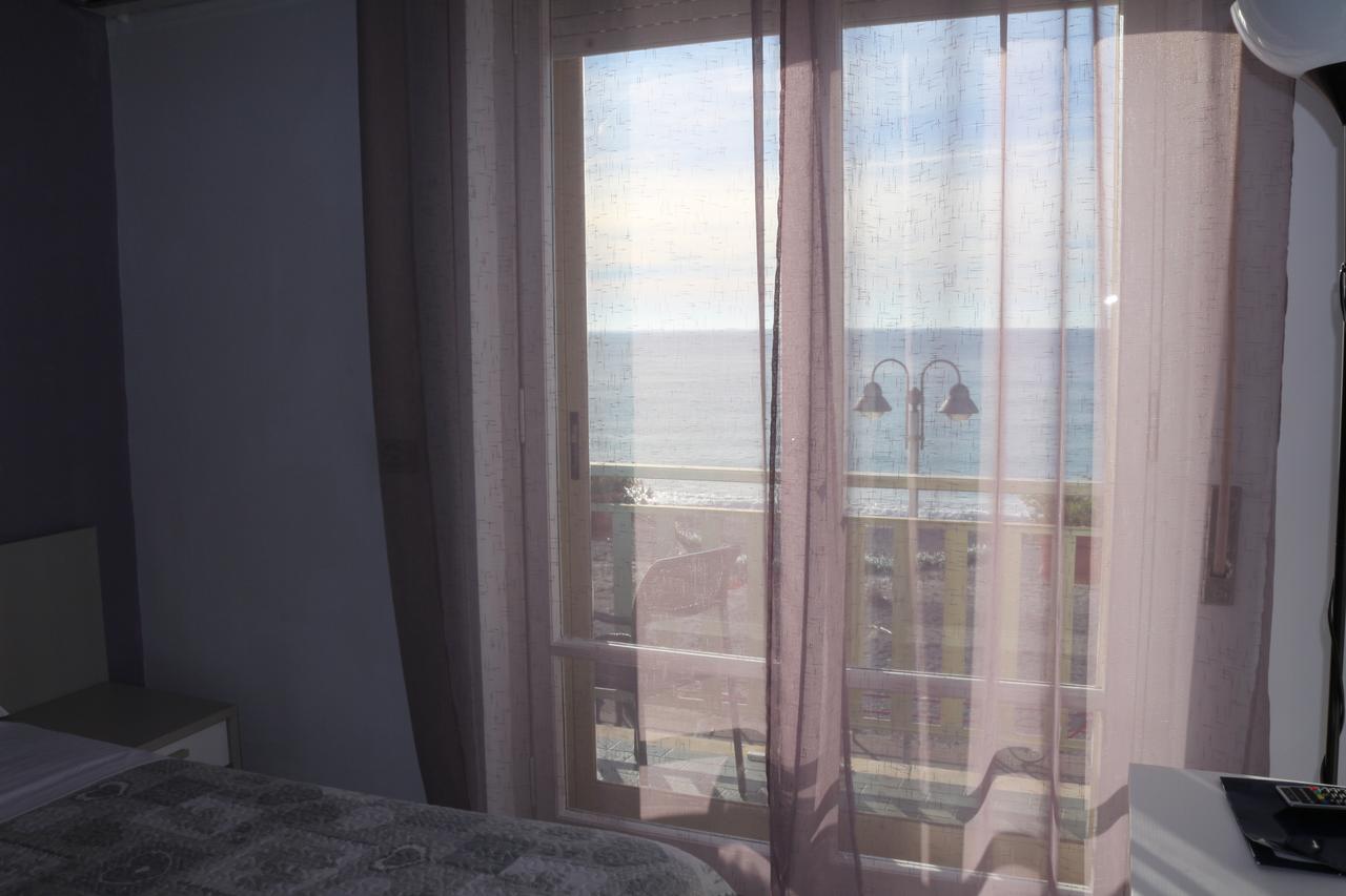Hotel Piccolo Paradiso Бордигера Экстерьер фото